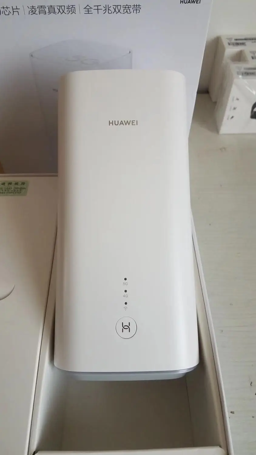 Беспроводной маршрутизатор Huawei 5G CPE Pro (Φ) Φ NSA + SA(n41/n77/n78/n79) 2 33 Gbps 4G 1 6 LTE PK Vodafone B818|3G/4G