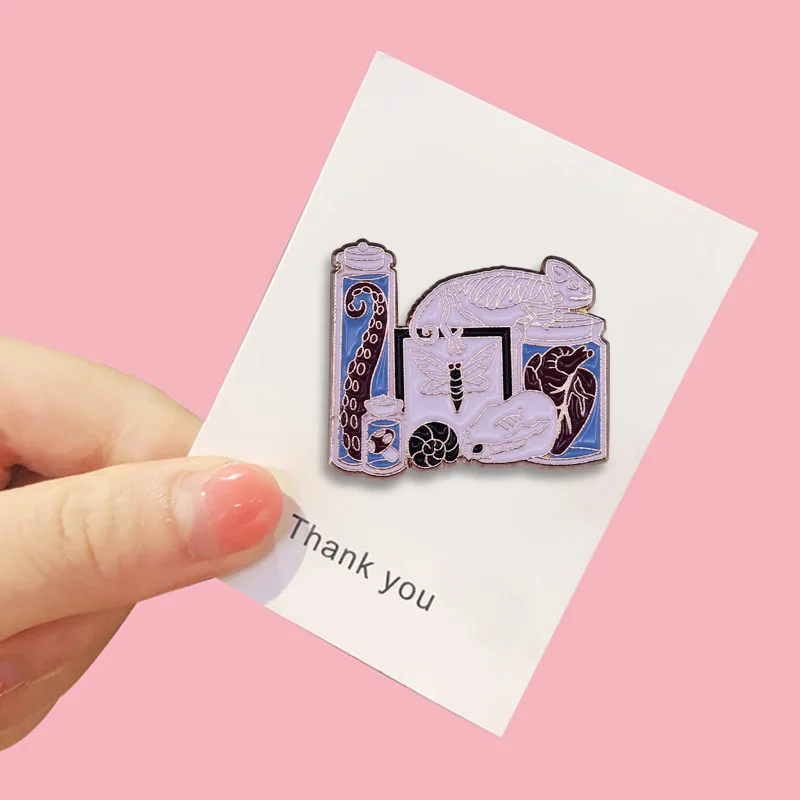 Эмалированная брошь в виде мокрого образца с изображением осьминога щупальца