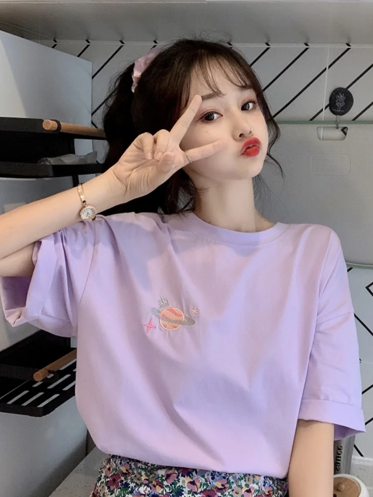 Женская футболка с коротким рукавом фиолетовая свободная вышивкой в Корейском