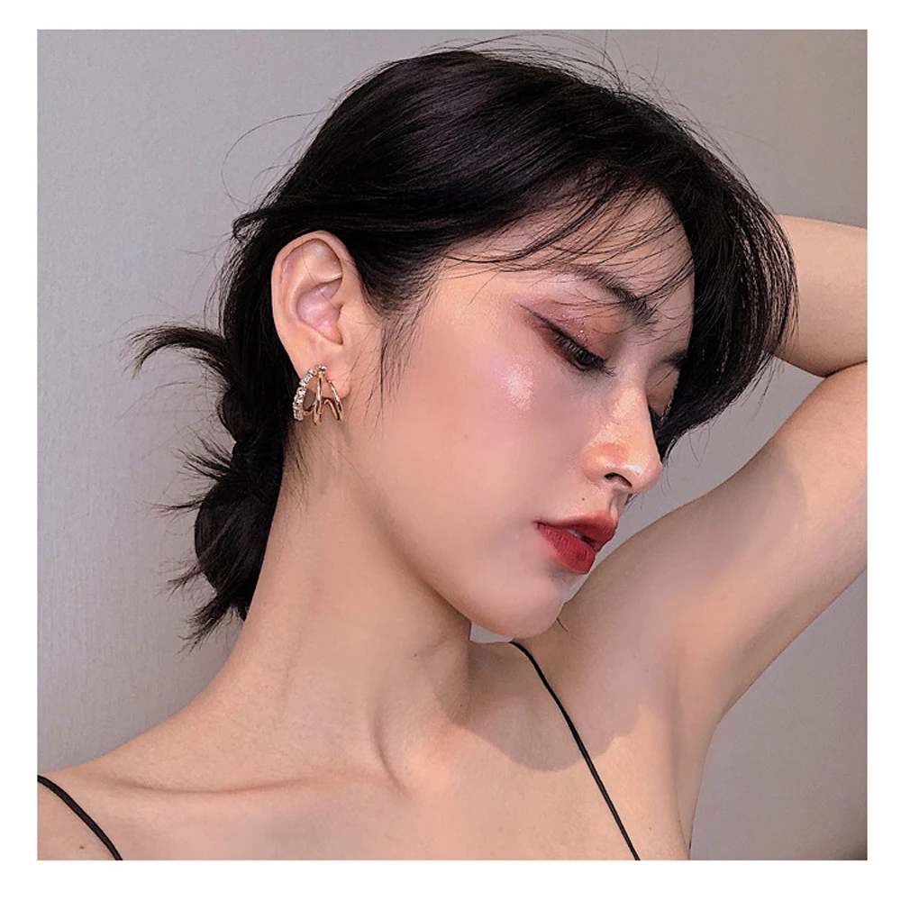 

2021 South Korean New Metal Temperament Fashionable Joker Woman Earrings Exquisite Jewelry Gifts