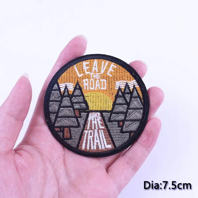 Нашивки с вышивкой природного горного пространства на одежду нашивки