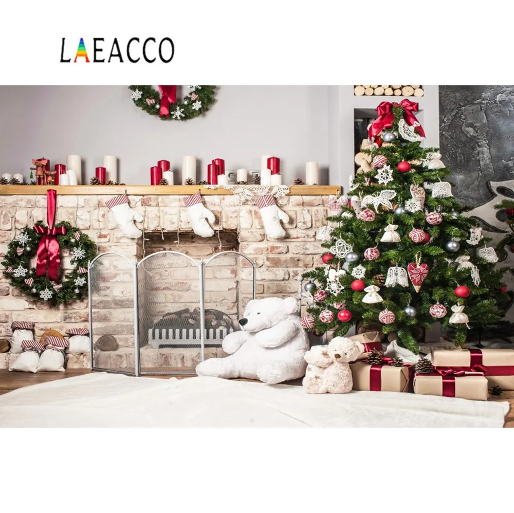 Свеча с рождественской елки плюшевый медведь и камин подарок фон рождественским