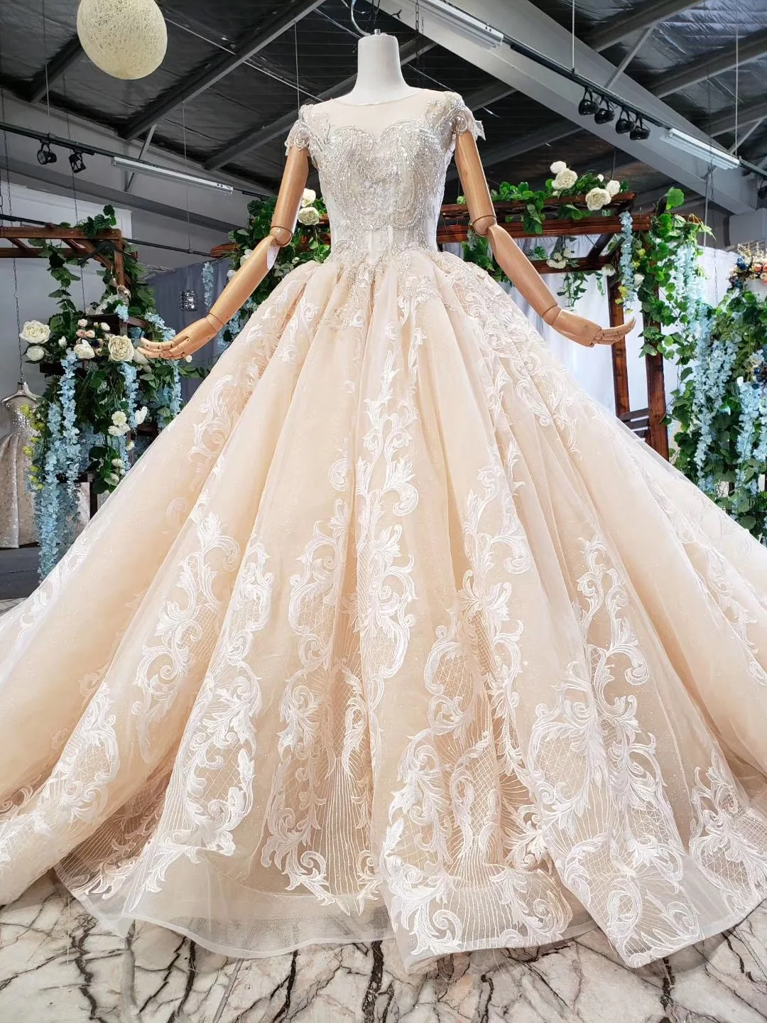 

2019 New Lace Wedding Dresses Ball Gown Champange Beaded Long Sleeves Vintage Vestidos De Noiva Crystals Beads China Bridal Gown