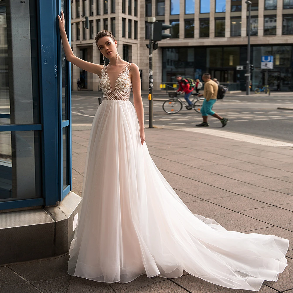 

Sexy White Soft Tulle Pure Love Wedding Dresses Sleeveless V Neckline Backless Appliqued A-line