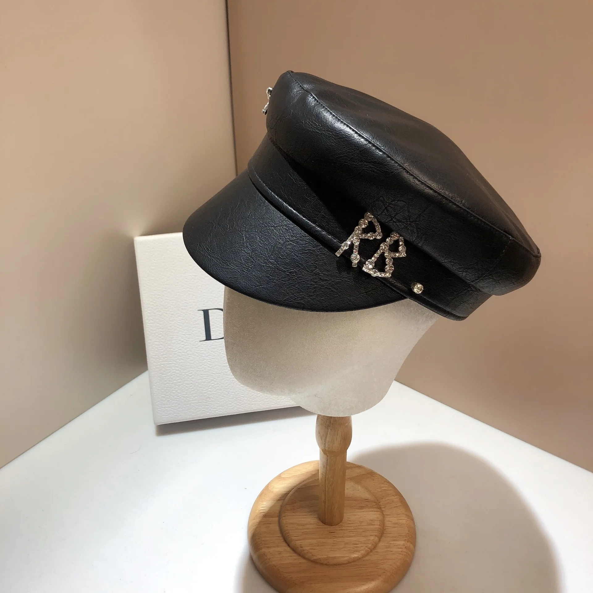 

Designer Brand PU Newsboy caps Women Diamond Letter Flat top Cap Solid color Militray Hat