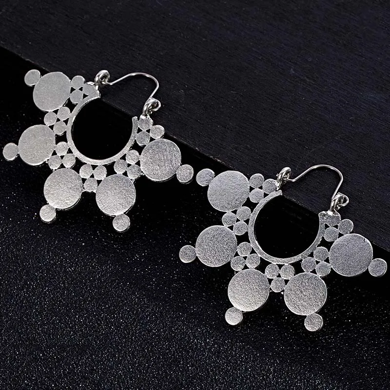 Silver Индийские племенные латунные серьги, висячие серьги-капельки, украшенные цветами вихревые «цыганские» серьги для женщин, богемные Винтажные серьги EAR00C07B - Окраска металла: Silver