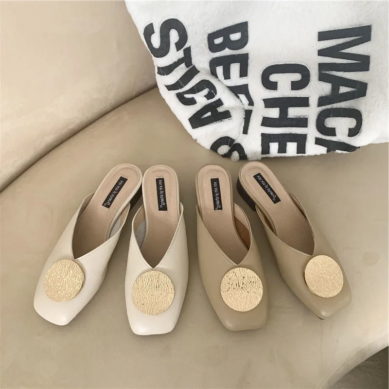 2020 г. женские шлёпанцы дизайнерские с металлическими украшениями туфли острым