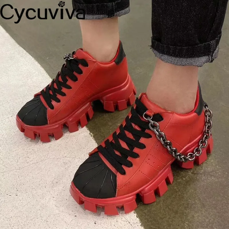 Шикарные женские кроссовки на толстой подошве с металлической цепочкой белые