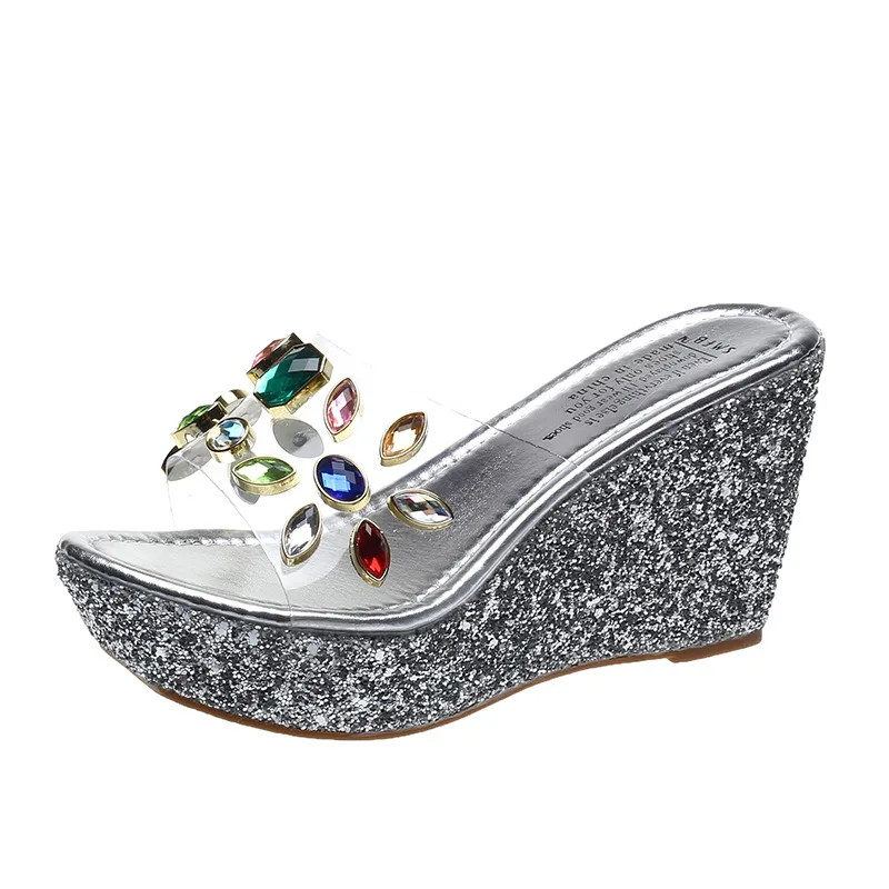 

Transparent Slippers High-Heeled Shoes Lady Slides Low On A Wedge Fashion Slipers Women Jelly Flip Flops Luxury 2021 Glitter PU