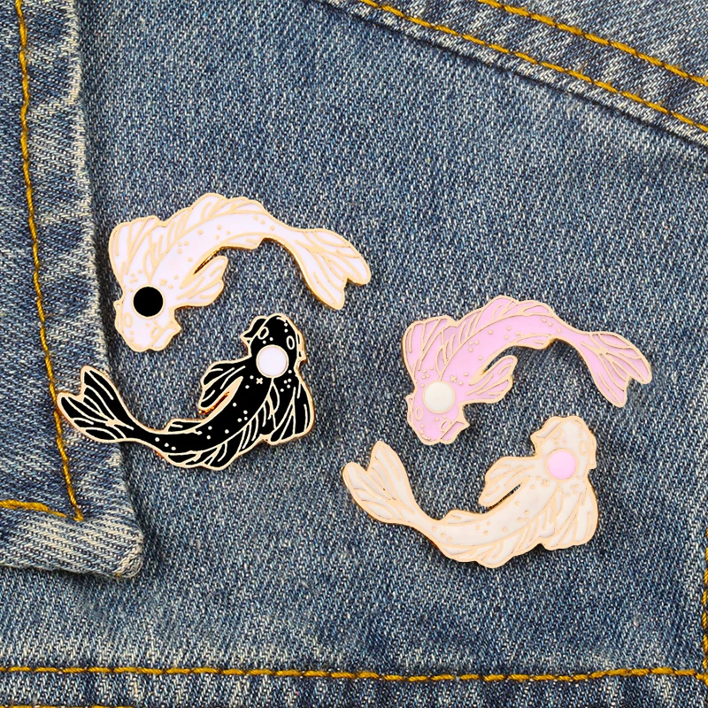 Брошь YinYang Fish черная белая розовая с эмалью для рюкзака джинсовой куртки