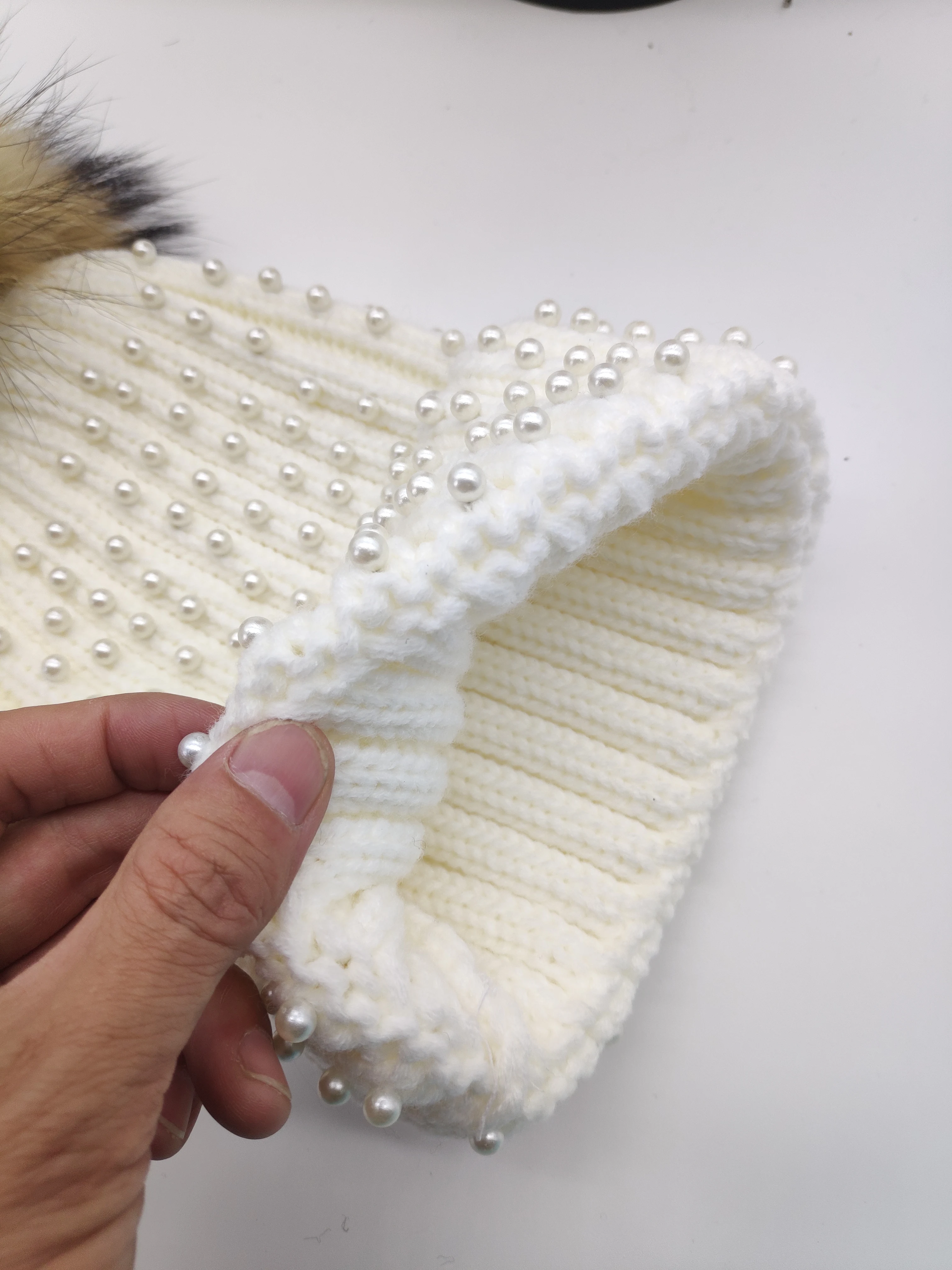 Женские вязаные шапки с помпоном натуральный мех искусственный енот стразы