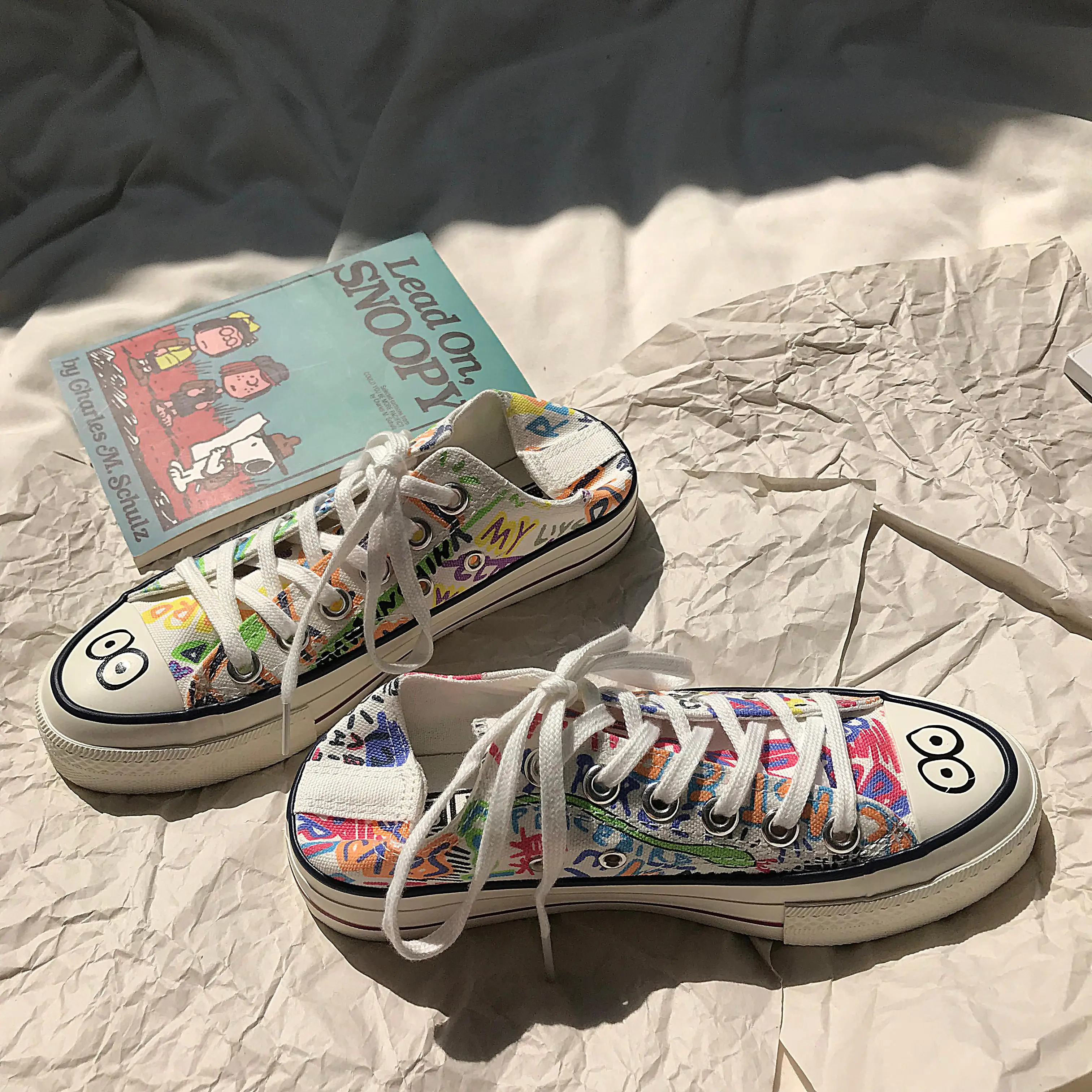 

2021 Summer New Women Sneakers Hand Printed Canvas Shoes Outdoor Casual Trend Girls Sneakers Flat Women Graffiti