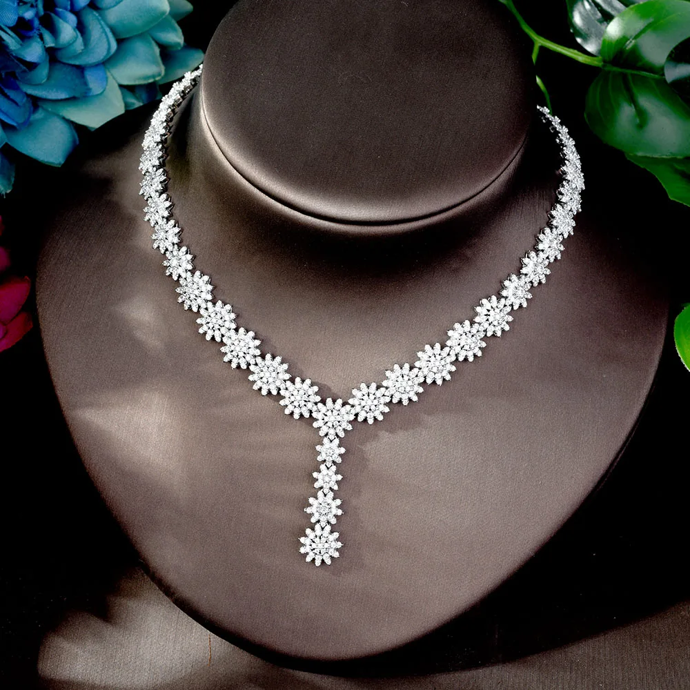 Комплект из колье и серёг с фианитом | Украшения аксессуары