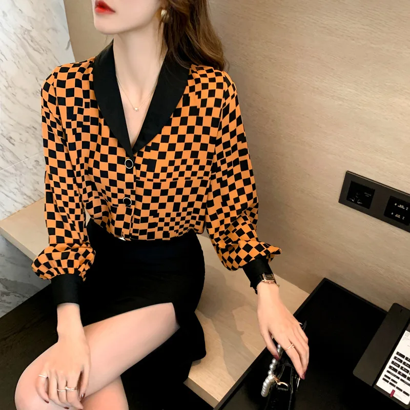 

Blouse Women 2021 Spring New Retro Loose Lantern Sleeve Shirt Female V-neck Chiffon Shirt Single-breasted Lattice Stitching Top