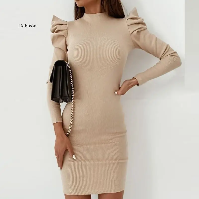 

Женское трикотажное платье-мини с длинным рукавом, круглым вырезом и буффами на плечах