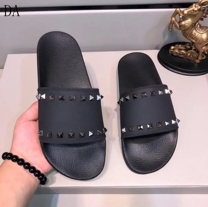 

2021 classics v brand women/men flat sandal rivets all black men slipper Flip flop lovers beach sandals 36-44V flat beach shoes