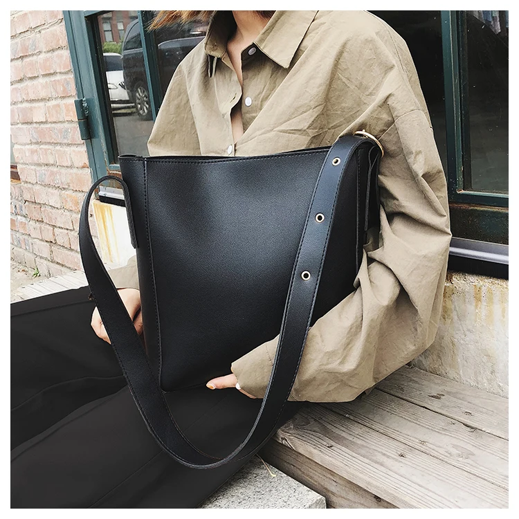 

2020 Women's Bag Leather Composite Bags for Ladies Casual Solid Large Capacity Bucket Bags for Women Simple Vintage Messenger Ba
