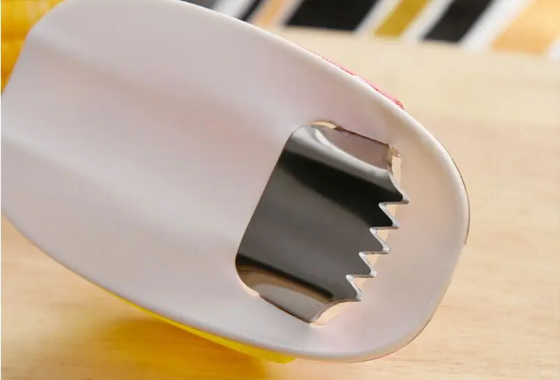 

1pcs Novel Hot New Useful Corn Stripper cutter Corn shaver Peeler Cooking tools Kitchen Cob Remover Kitchen accessories Gadgets