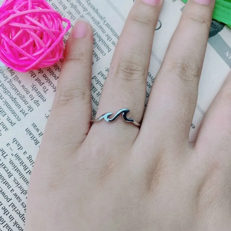 

2021 new creative silver wave shaped ring ladies fashion jewelry gift simple flame ring simple ocean fine wave alloy ring