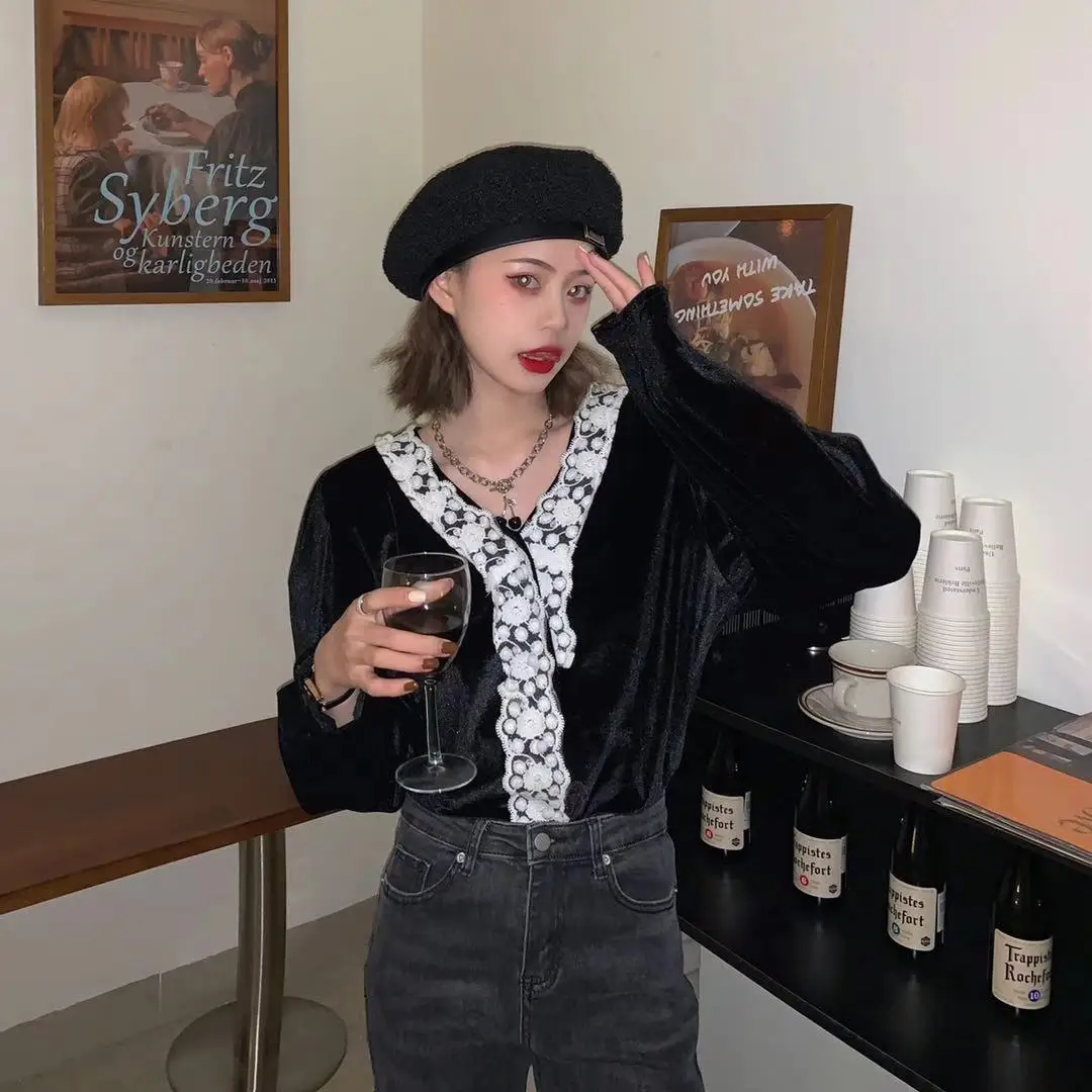 

Korean Style Chic Early Spring Retro Gentle Lace V-neck Top French Style Temperament Versatile Long Sleeve Velvet Shirt