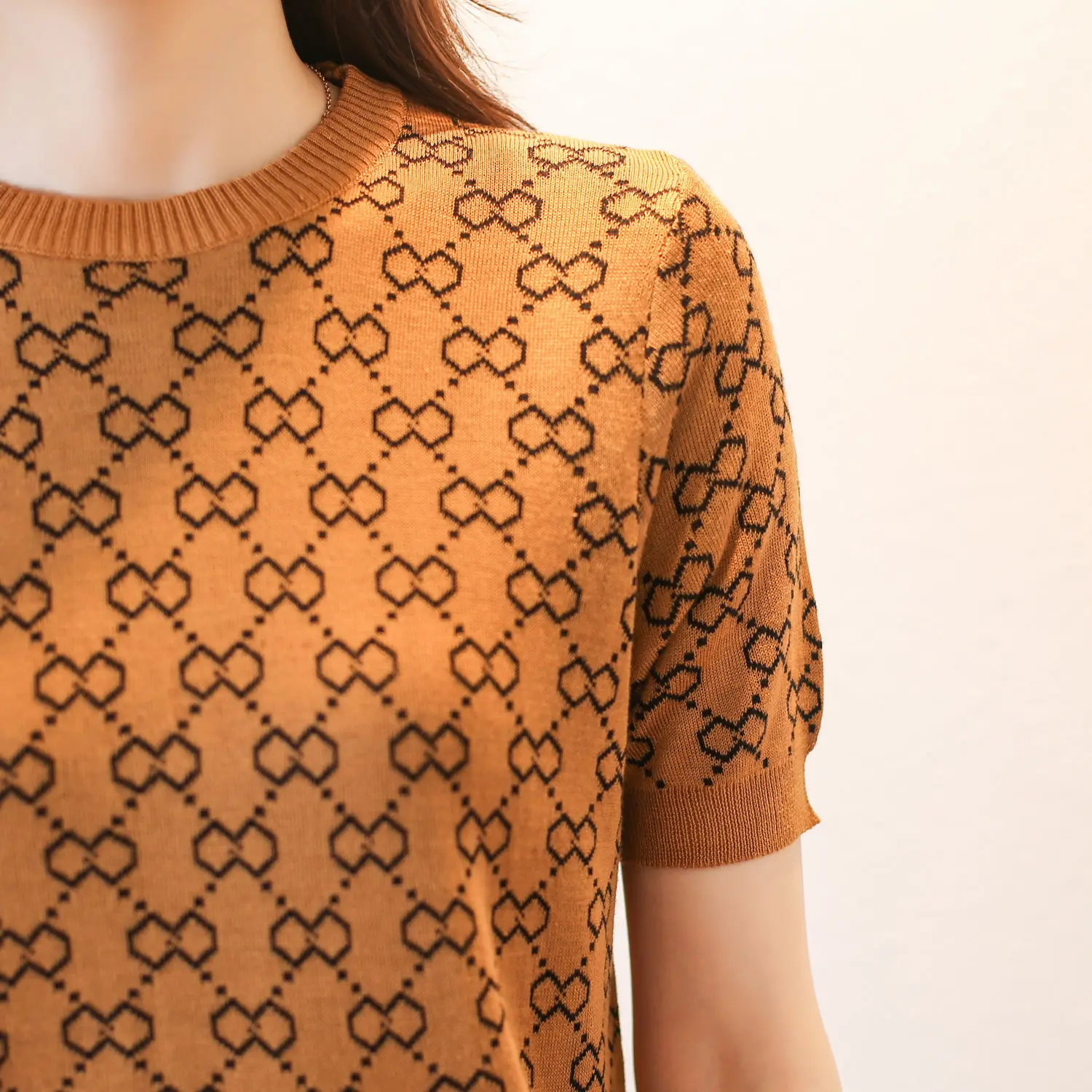 

Spring and Summer New Thin Short Sleeve Loose Jacquard T-shirt