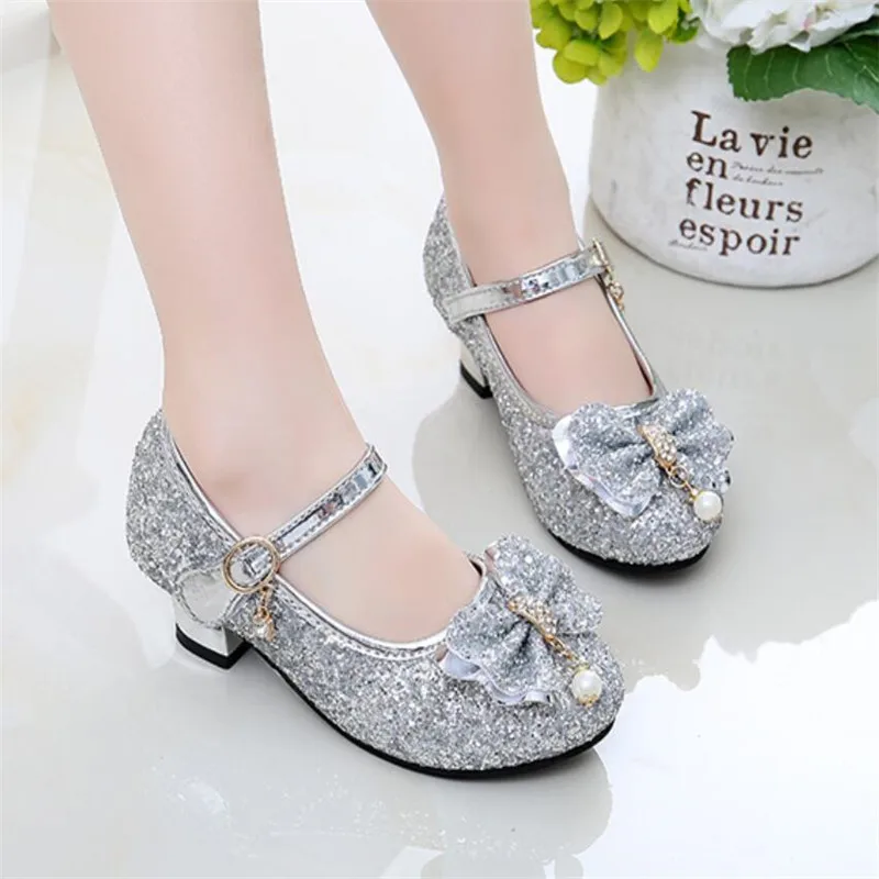 Детские кожаные туфли принцессы для девочек повседневные блестящие с цветами на