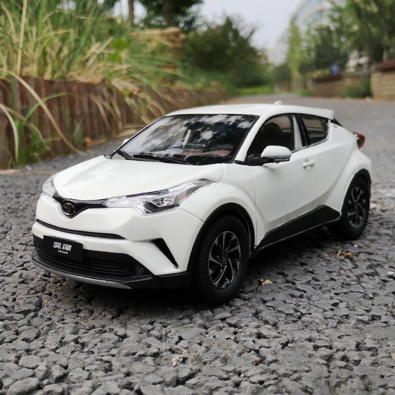 Модель литая автомобиля из сплава в масштабе 1:18 для Toyota IZOA миниатюрная коллекция