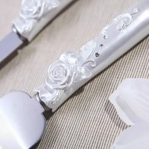 Элегантный смолы с роза цветы Платье торт Ножи & комплект лопат|Наборы ножей| |