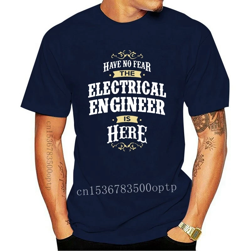 

Новая мужская футболка не боится, здесь находится электроинженер, Мужская футболка