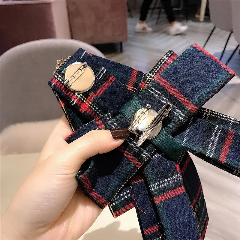 Колледжа решетки с украшением в виде кристаллов брошь для галстука-бабочки