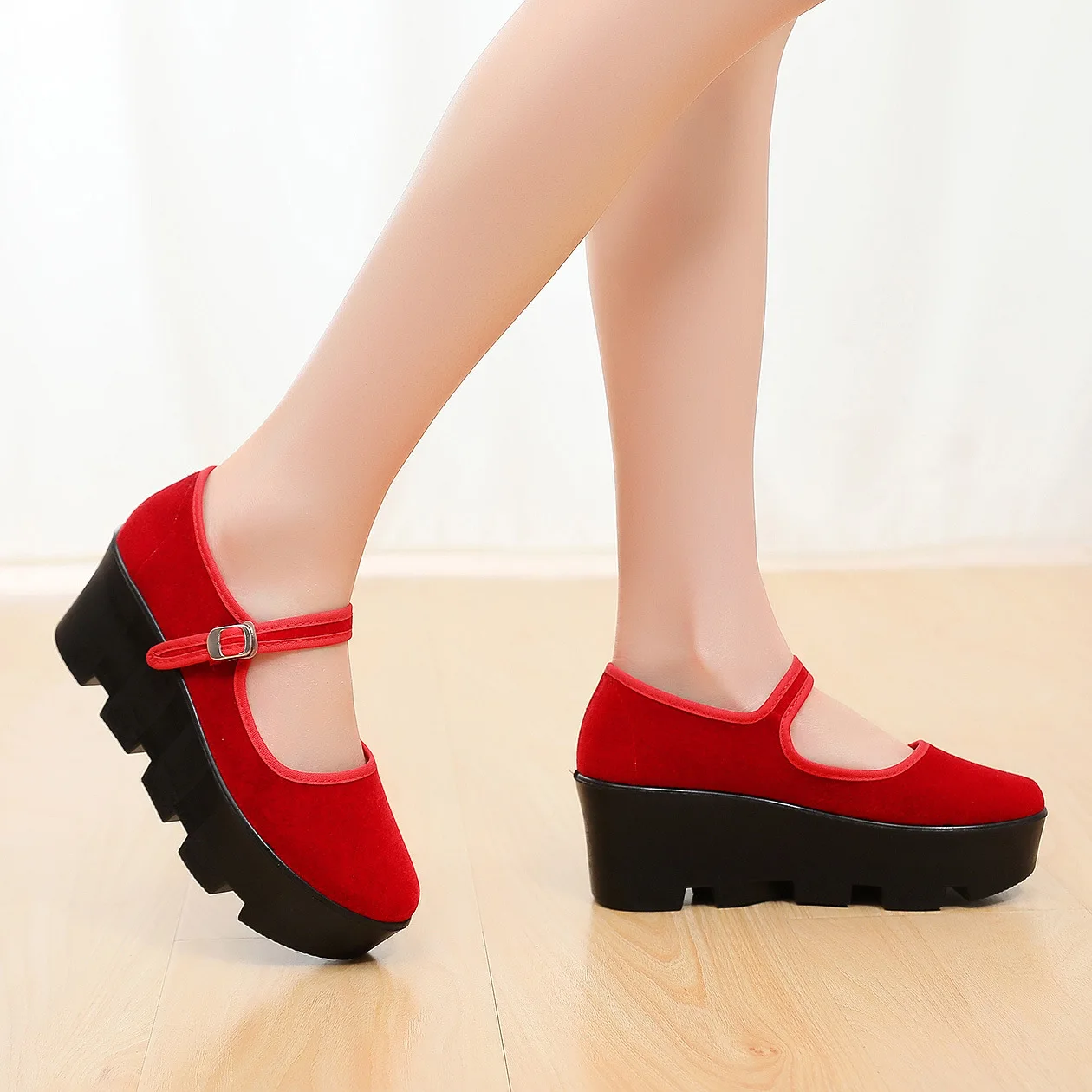 

New style old Beijing cloth shoes high heel thick soled square dance shoes black slope heel button women's work