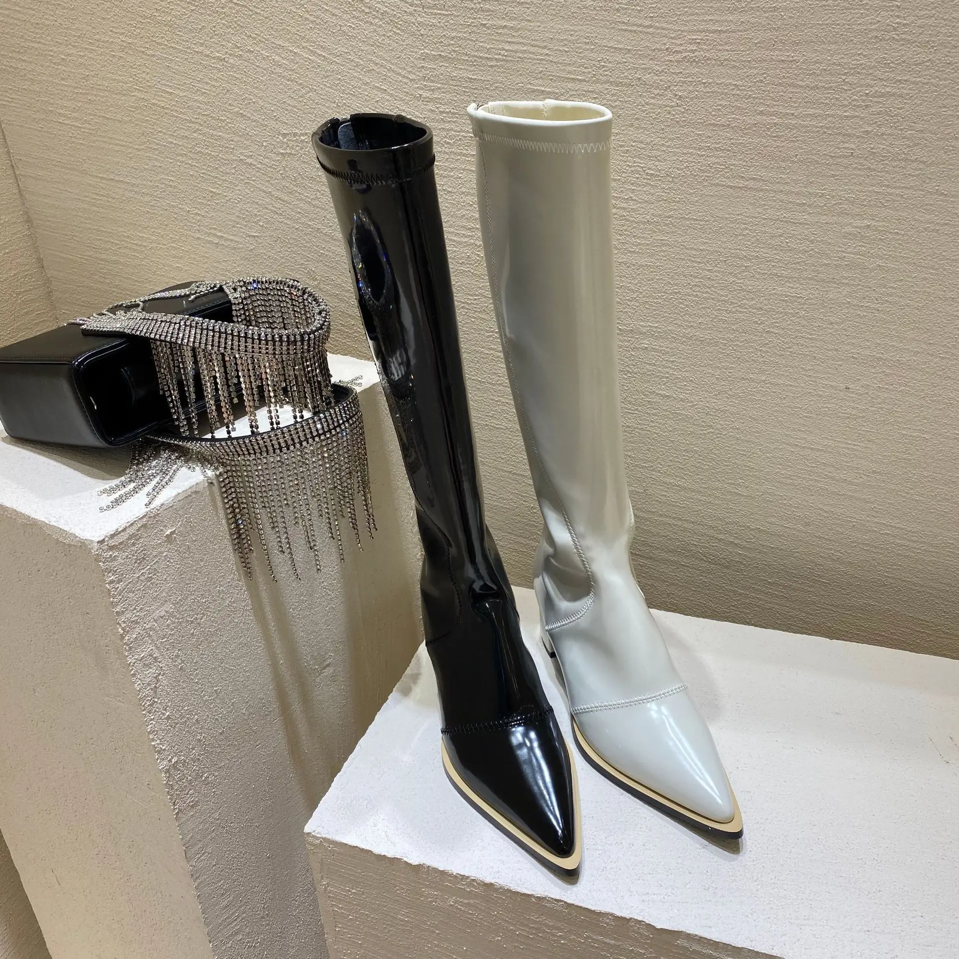 

Stovepipe Knee-high Chelsea Boots Women Japanned Leather Shoes Long Tube Botte Pointed Toe Thick High Heels Riding Botas 2021