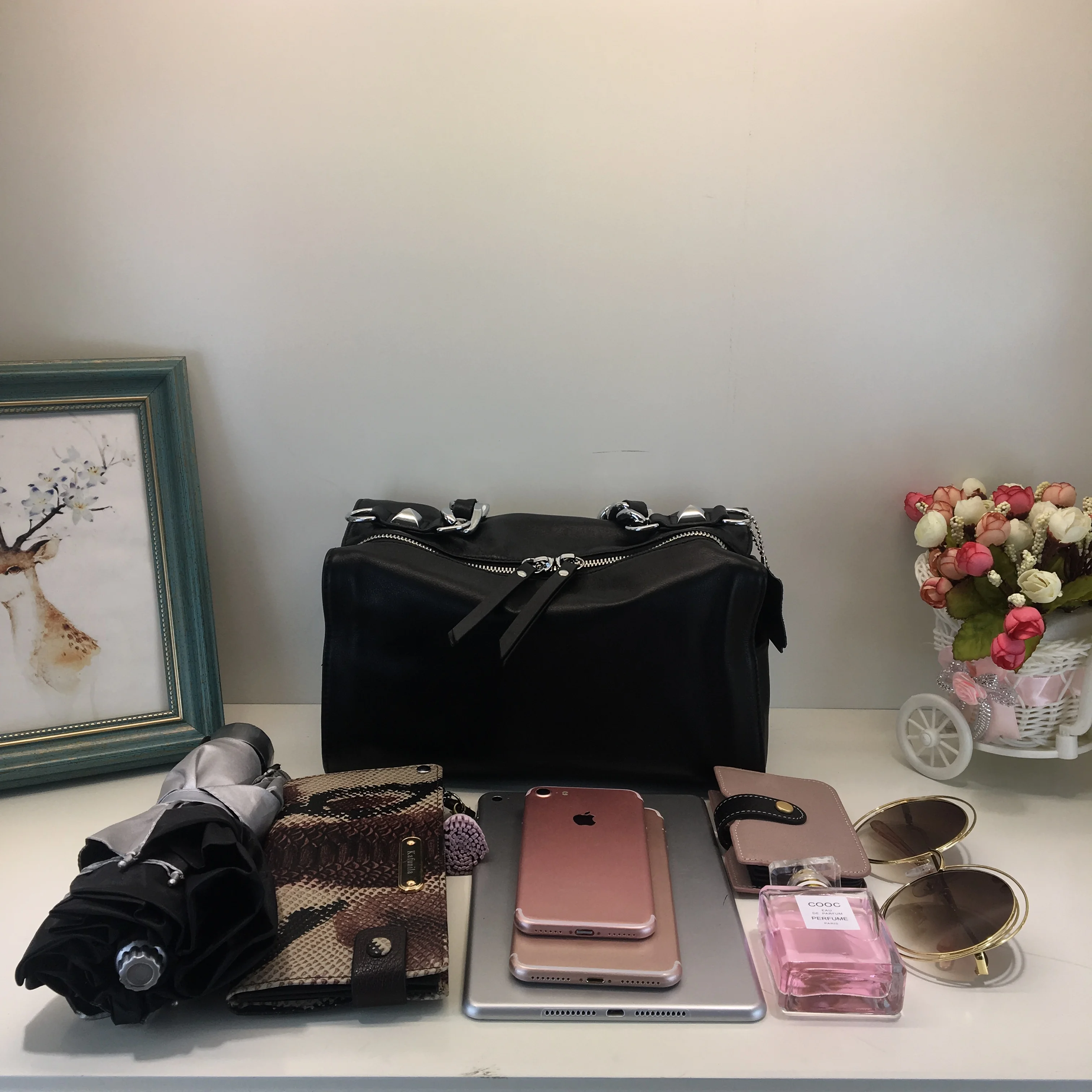 Женская сумка мессенджер из натуральной кожи с широким плечевым ремнем в стиле