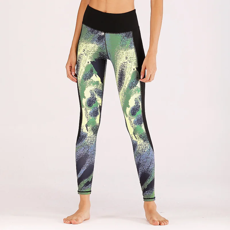 Яркие цветные принтованные дамские брюки со светоотражающими полосками