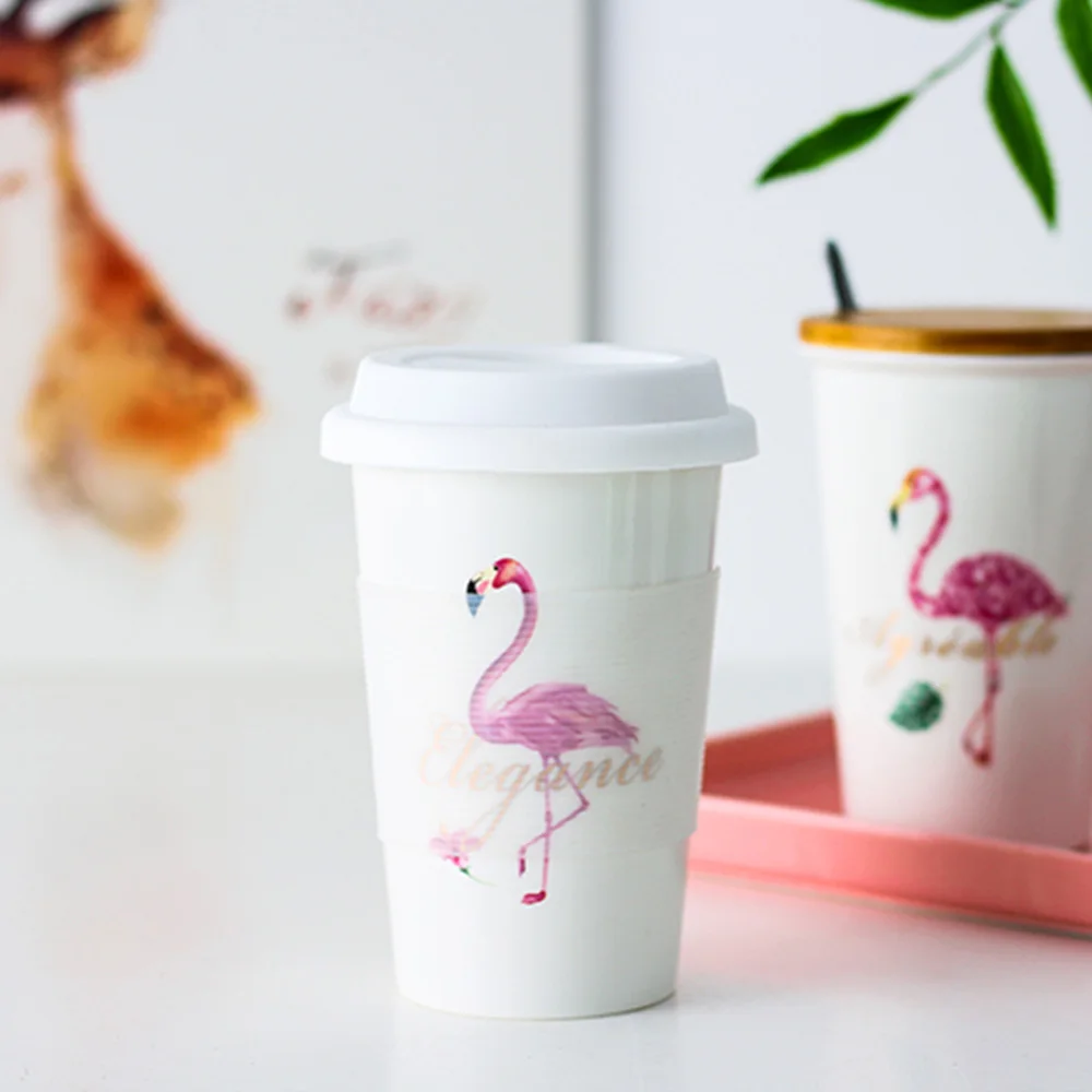 Керамическая кофейная кружка с фламинго и силиконовой крышкой белые