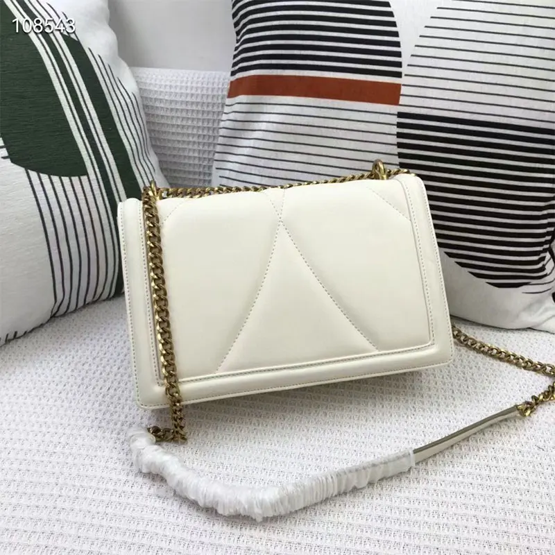 

New designer handbags, luxury leather chain bag, gold heart pearl buckle, one shoulder messenger bag, fashionable ladies wallet