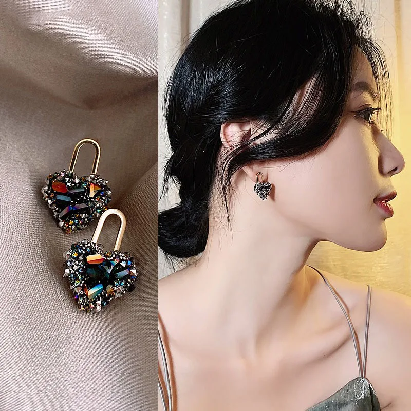 

2021 New High-end Illusion Crystal Peach Heart Earrings Fashion Korean Jewelry Sexy Party Female Earrings Student Accessories