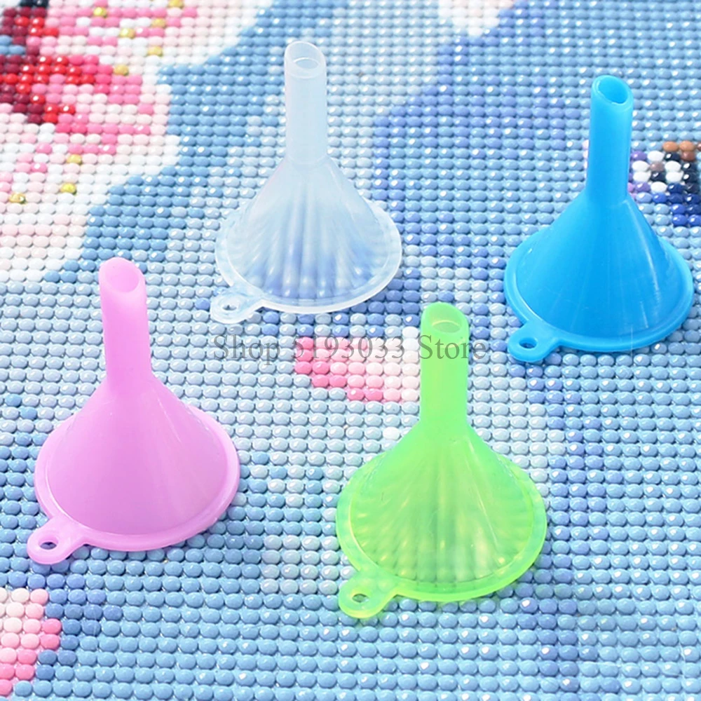 

Мини-воронка пластиковая 5D для алмазной живописи, инструменты для алмазной вышивки, контейнер для бусин, коробка для хранения, подставка по...