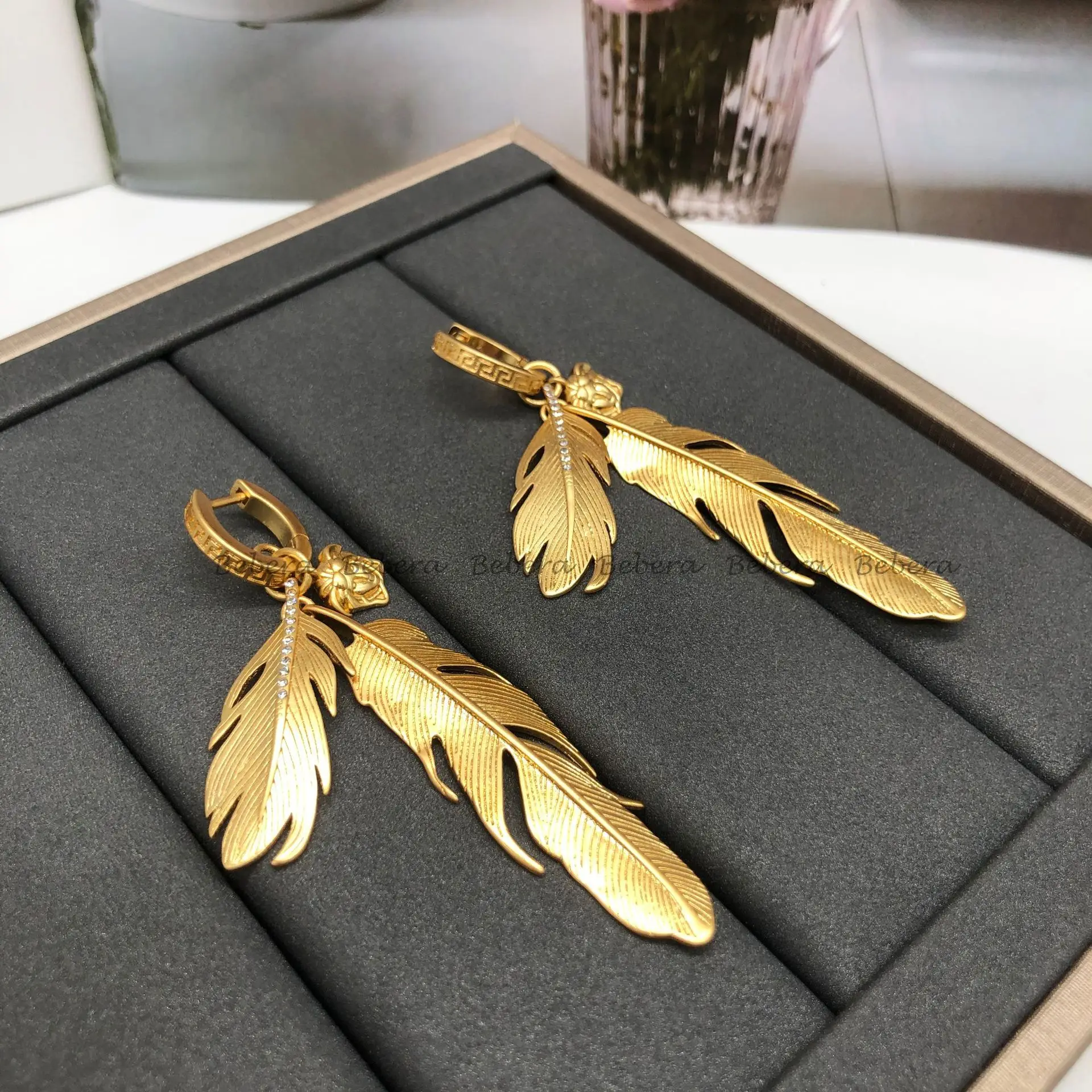 

High-quality catwalk leaf beauty head earrings