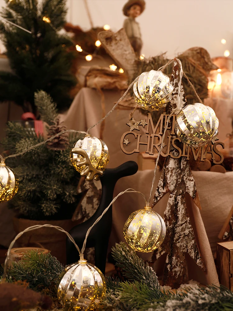 

Christmas store interior decoration shopping mall supermarket activity scene layout Christmas tree ball creative props pendant