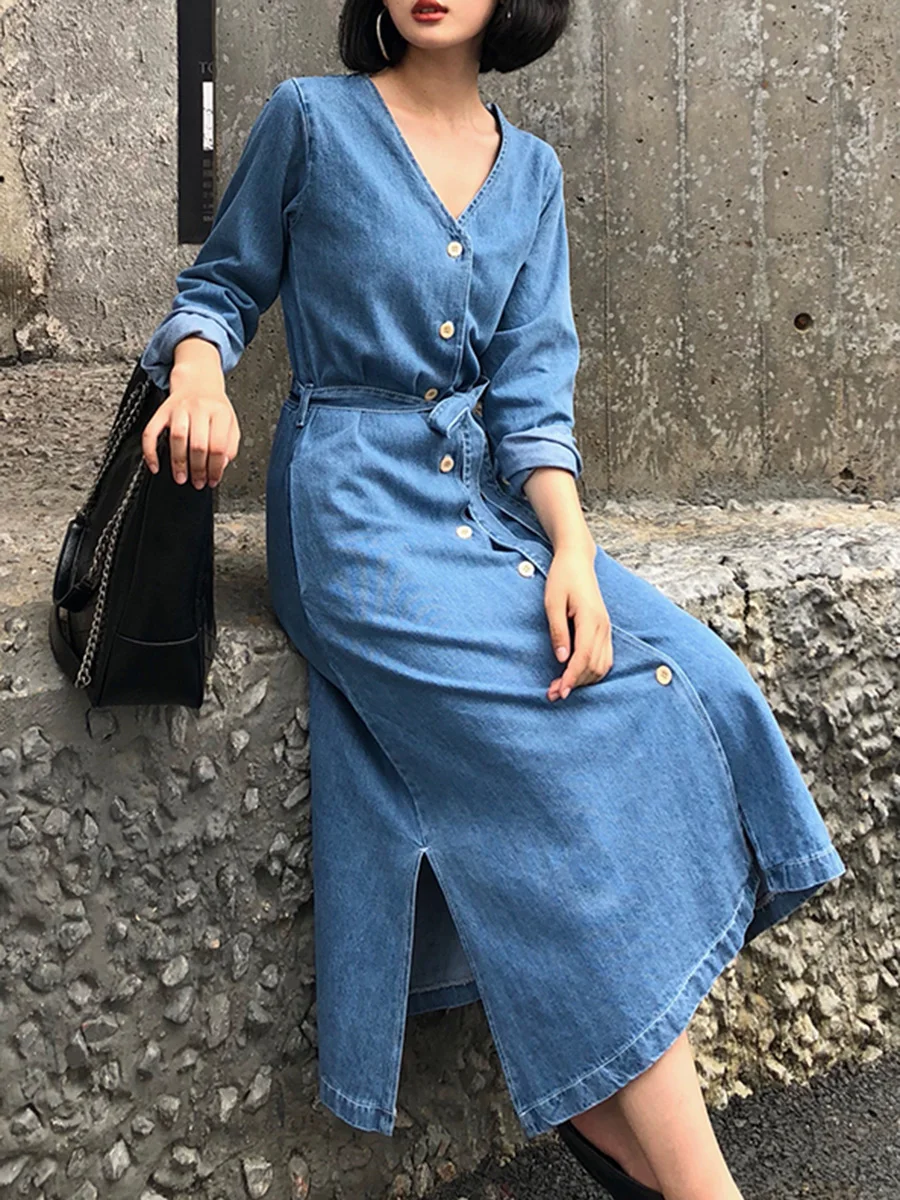 Повседневное женское джинсовое синее платье с поясом и пуговицами модное
