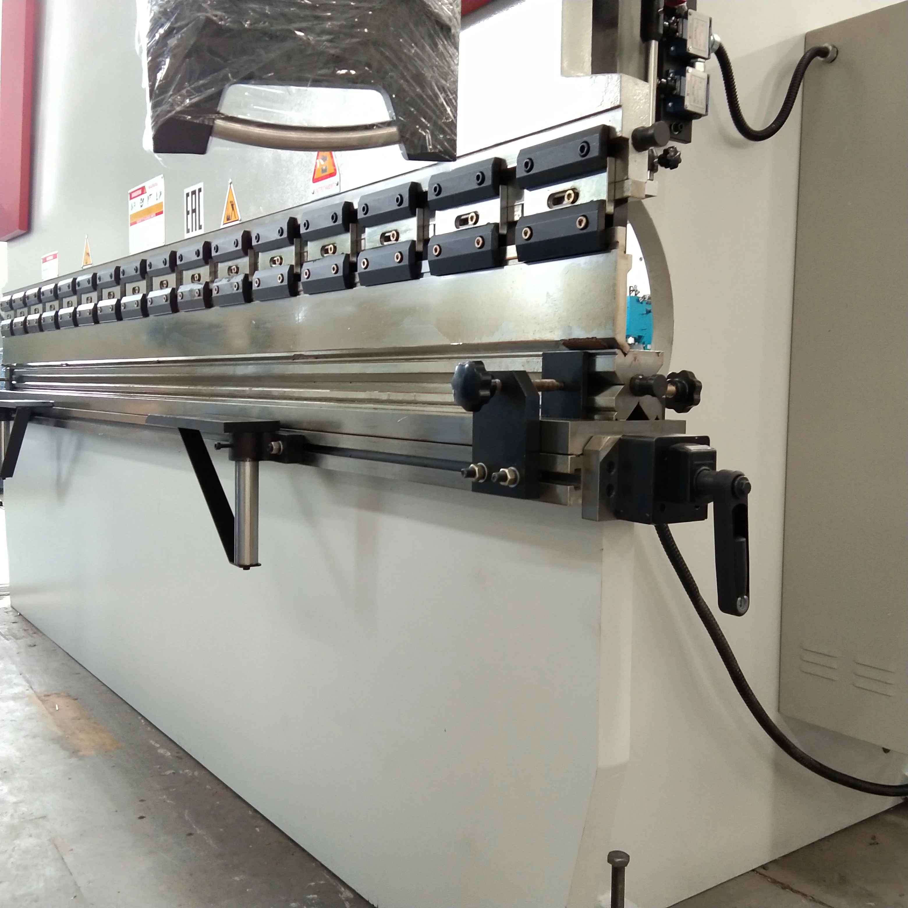 Подгонянный большой тоннаж E21 управления Cnc гидравлический пресс тормоз машина