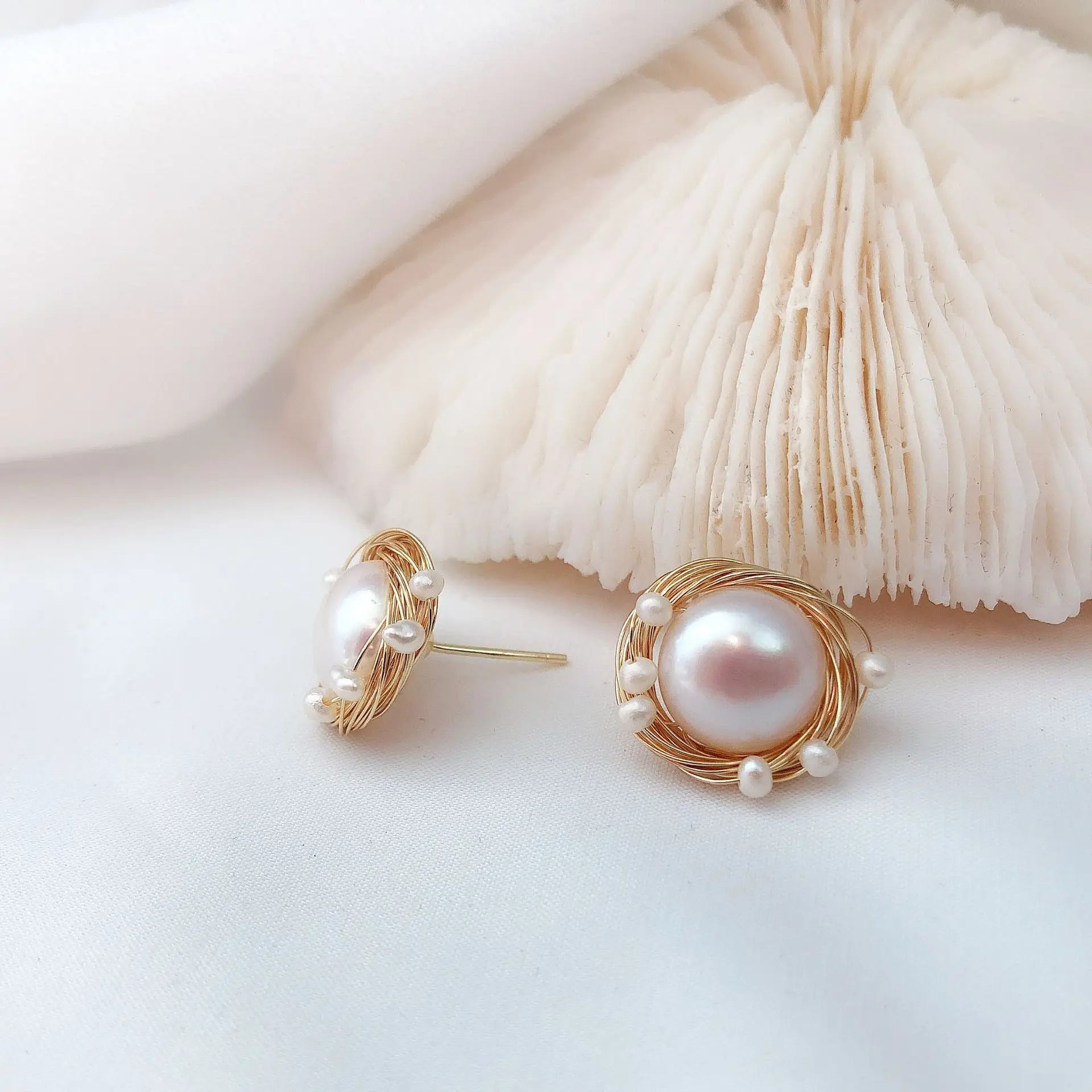 

LJHMY Luxury Women Large Stud Earrings New Design White Real Pearl Fashion Star Wars Earrings Stud