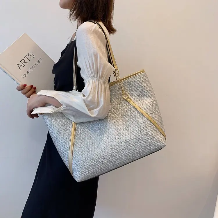 

Женская сумка-тоут на одной лямке, однотонная вместительная сумка-тоут с геометрическим узором и цепочкой для переноски, осень 2021