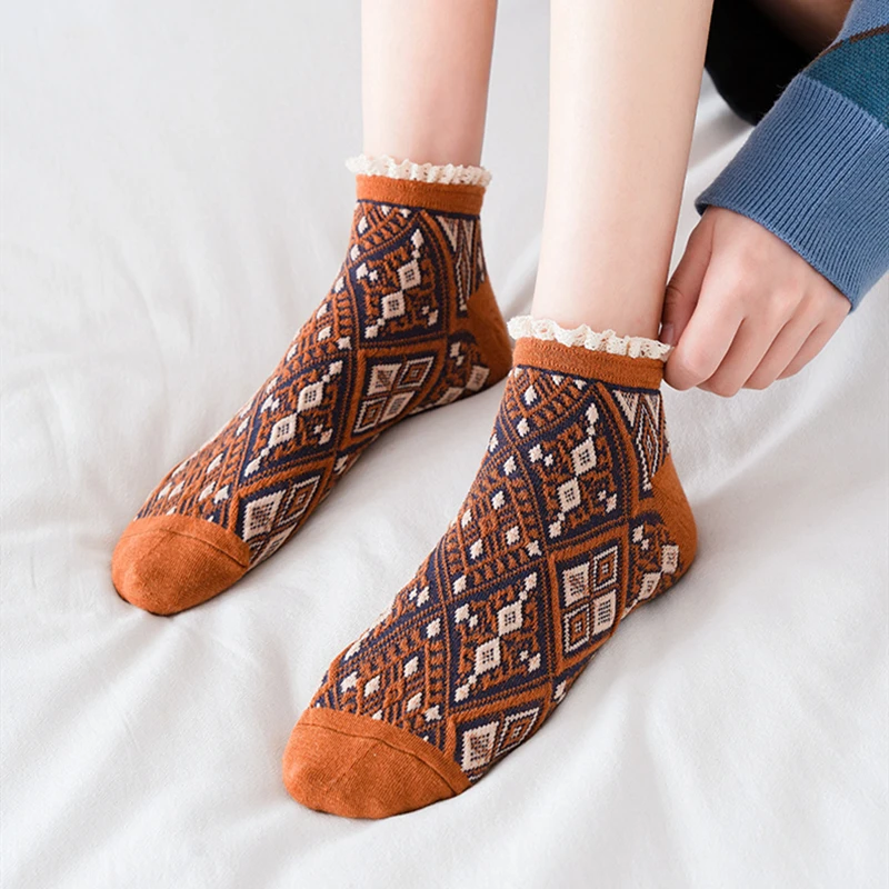 

Women Socks New Fashion Spring Retro Lace Short Socks Girls Cotton Women Fashion Socks Lady Ankle Girl Socks Korea Style Color