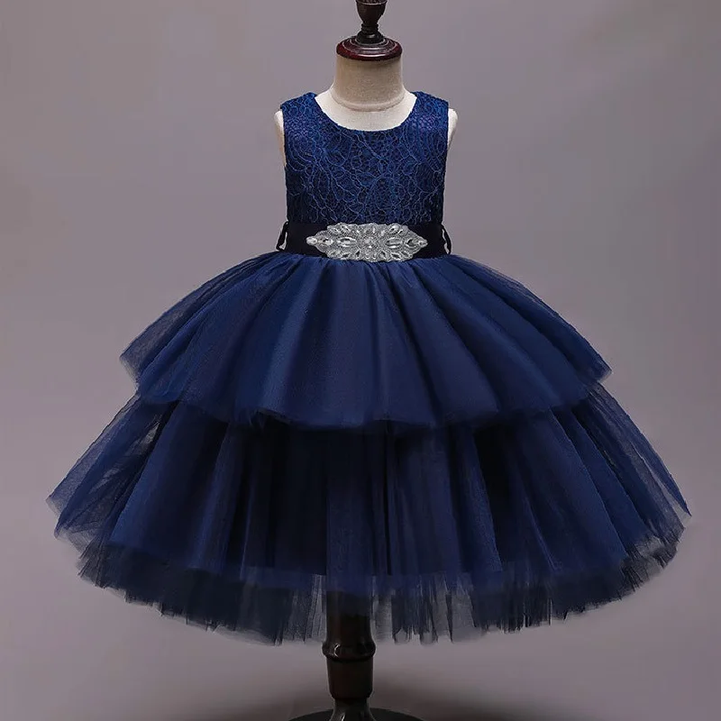 Белое платье с цветочным рисунком для девочек платья девочки держащей букет