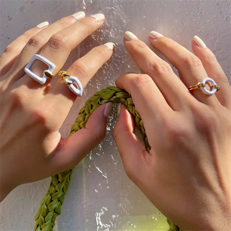 Женское кольцо с белой эмалью AOMU Открытое неправильной геометрической формы в