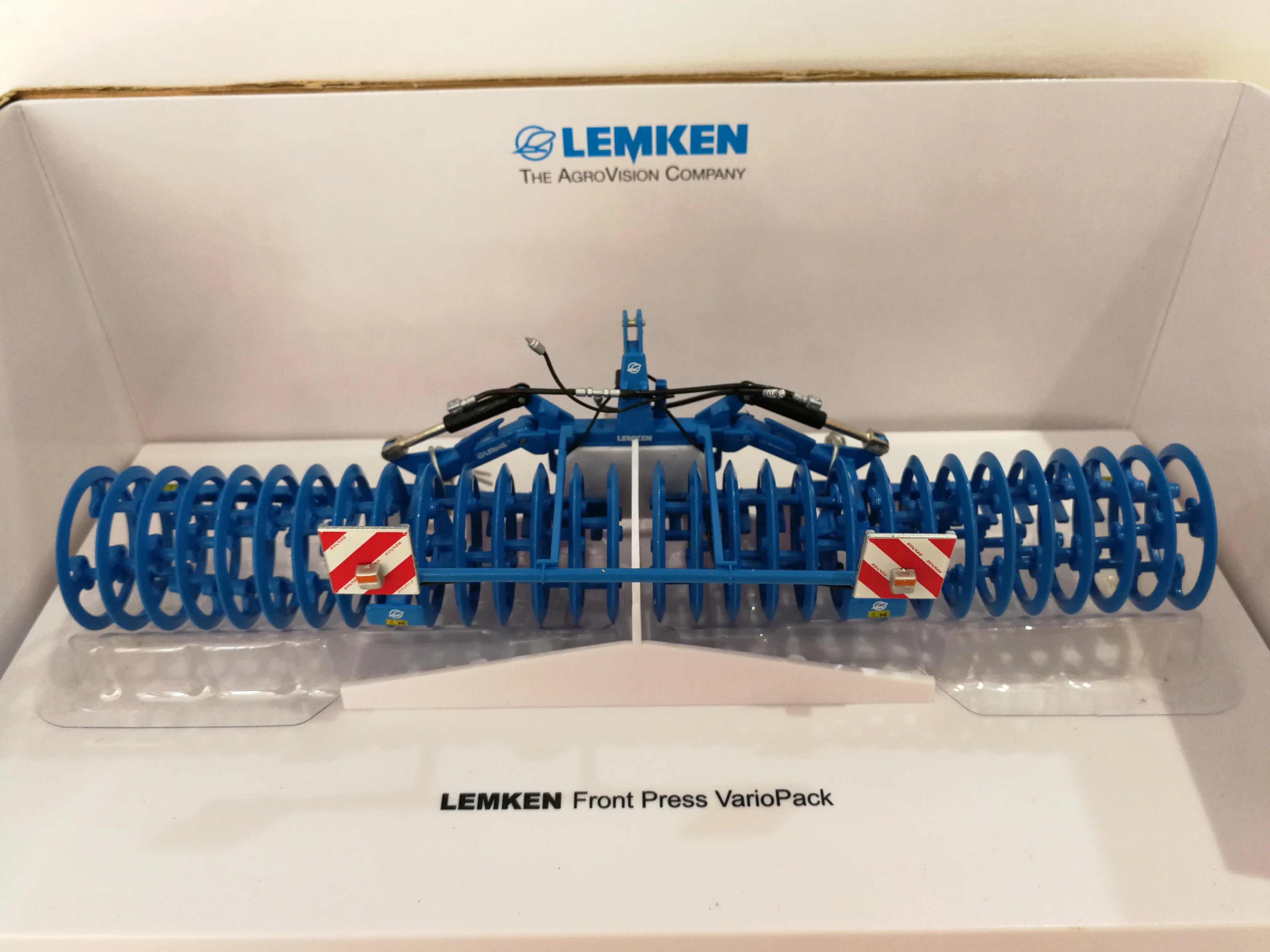 UH2777 1:32 Lemken передний пресс Vario Pack toy |
