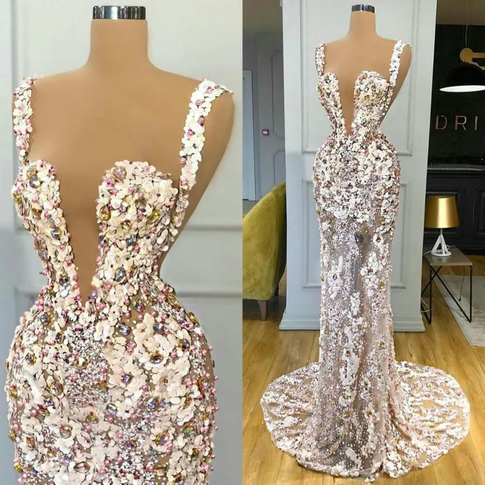 Gorgeous 3D Floral Appliques Evening Dresses with Crystals Illusion Deep V Neck Pearls Prom Gowns Luxury Fashion Designer Celebr