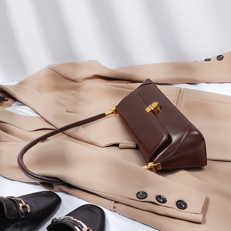 Новая трендовая женская сумка 2021 кожаная маленькая под подмышку метод смешанной